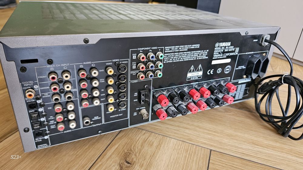 Reseiver Yamaha RX V550