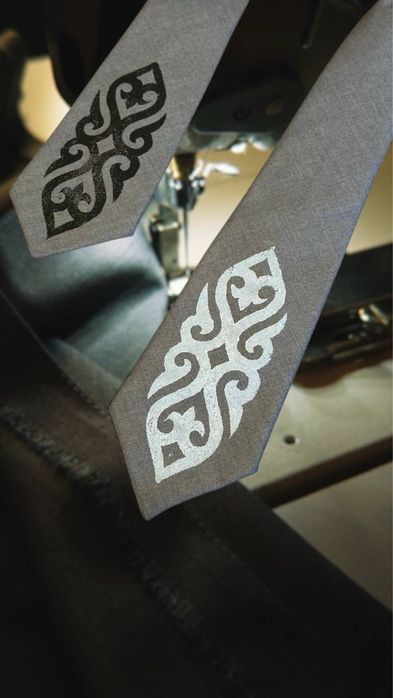 Галстук в национальном стиле