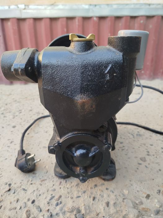 Сув насоси сотилади