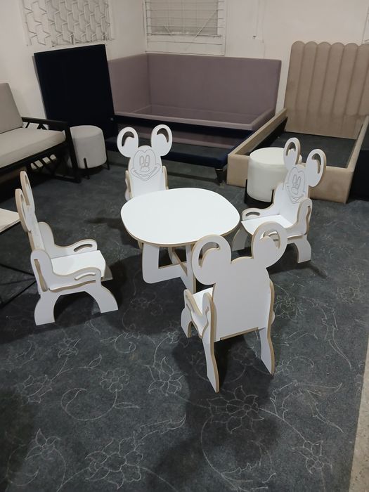 Стол четыре стульчика детский комплект