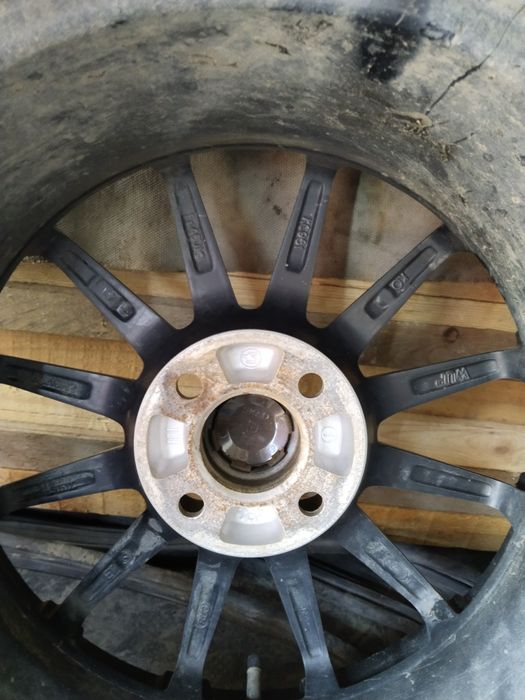 Продам резинуна автомобиль Ларгус