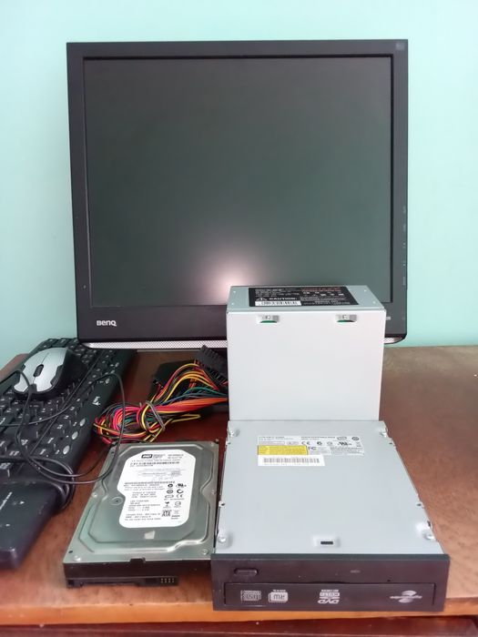 Монитор,и запчасти б/у к ПК