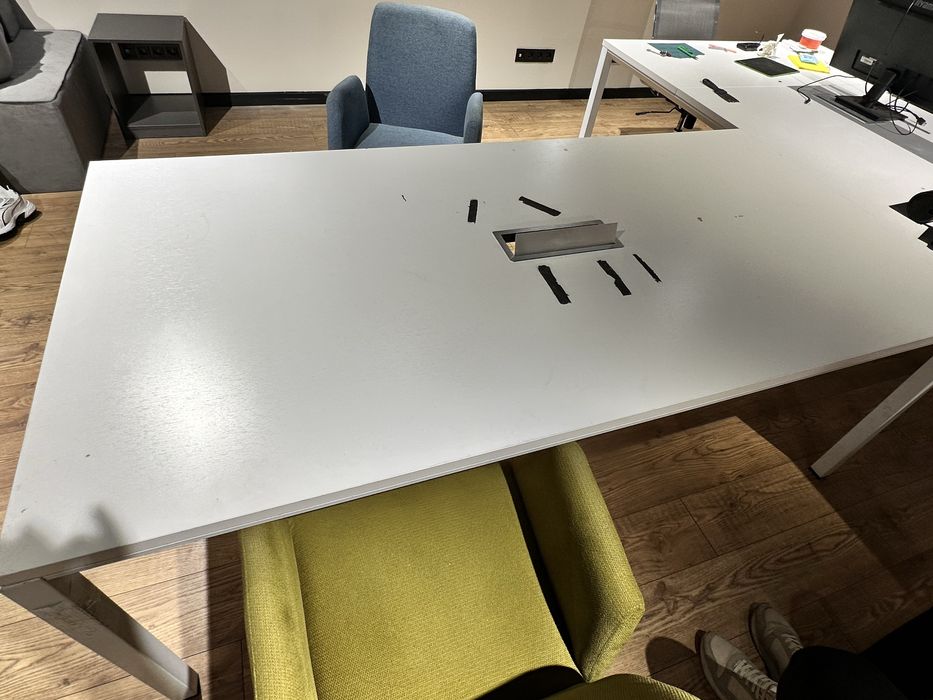 Продам офисевц стол Б/У