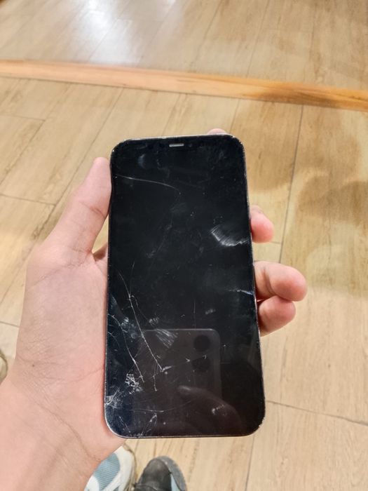 Продам Айфон 12 про