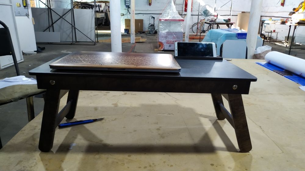 Продаётся ореховый столик ручной работы