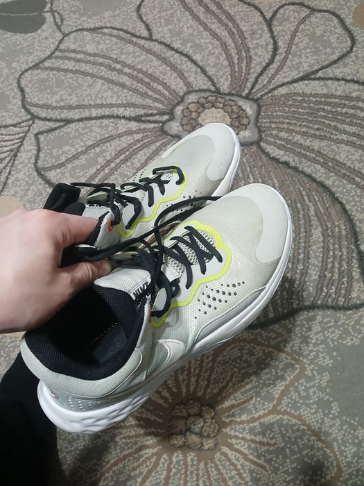 Волейбольный кроссовка