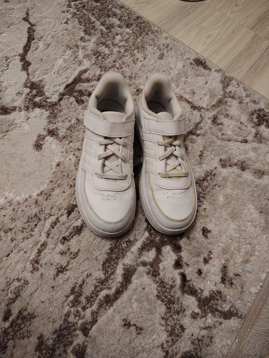 Adidași Adidas originalipiele naturală nr 34 impecabili
