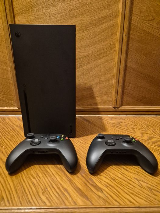 Xbox Series X, 2 x Controller