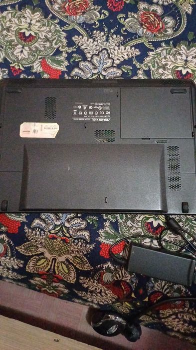 Asus notbuk  sfatli notbuk
