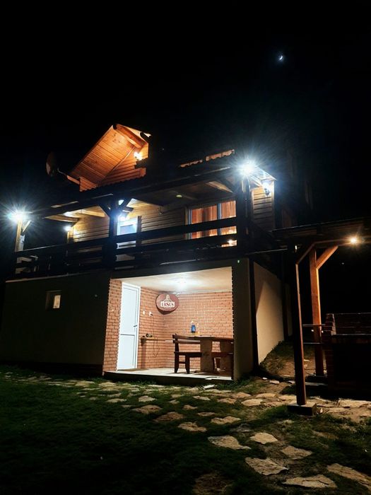 Cabană cu jacuzzi la Beliș