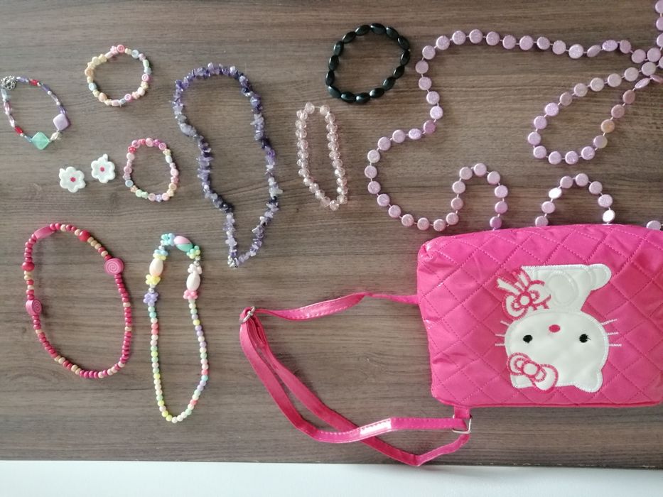 Лот с детски бижута