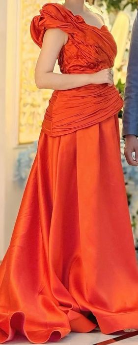 Вечерние платья очень красивые!