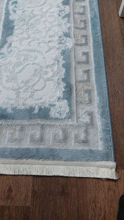 Продаётся ковер 250×350