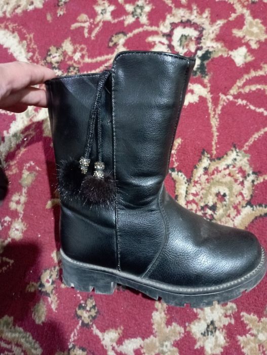 Продам зимние сапожки девочковые