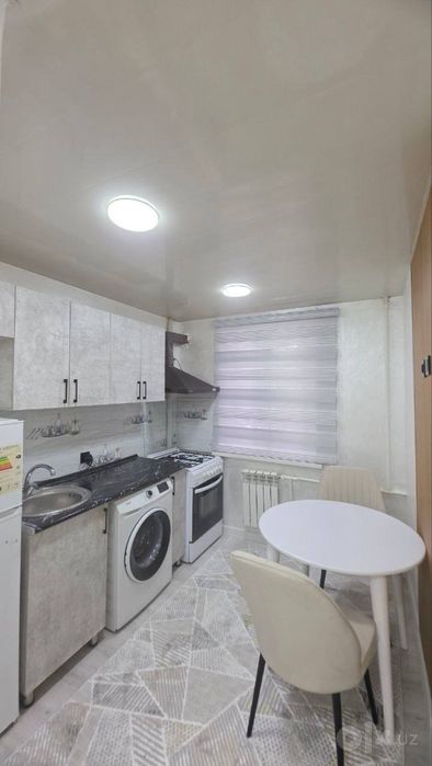 Чиланзар ТЦ 2 кв.  1комн. Кирпич.