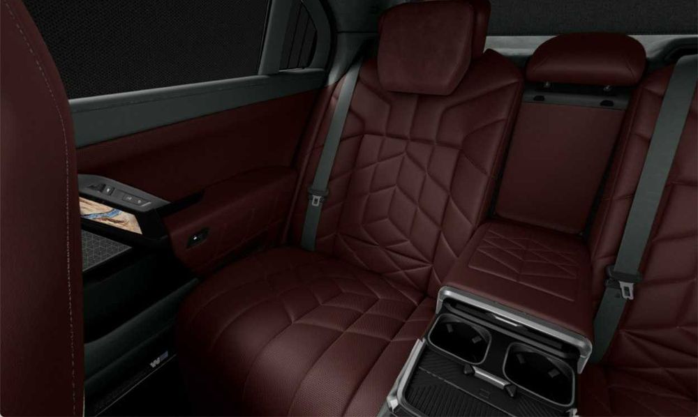 BMW i7 xDrive60 Sedan с гарантии в наличии