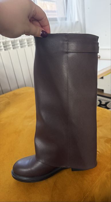 Кафяви ботуши. Интересен модел