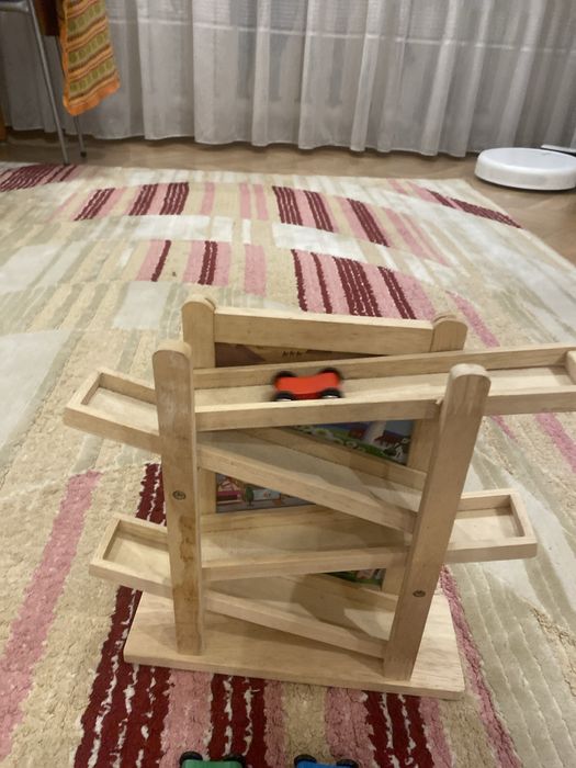 Деревянная горка для машинок