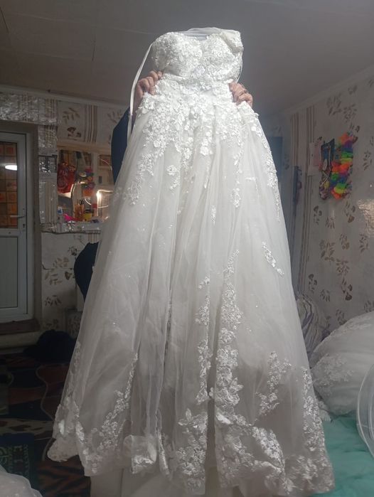 Продам новые платья