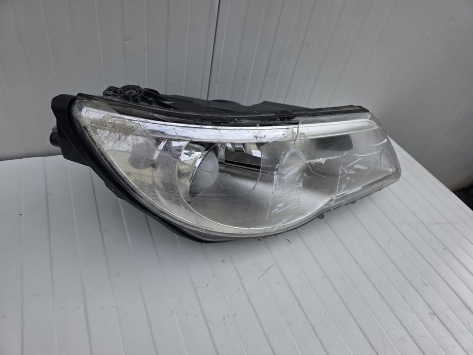 Far dreapta VW Tiguan bi-xenon adaptiv original Cod 5N1941032 T