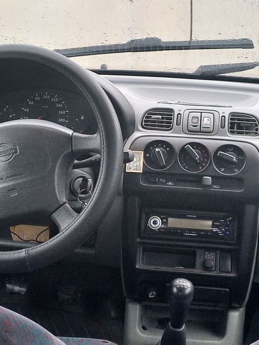 Продавам Nissan Micra