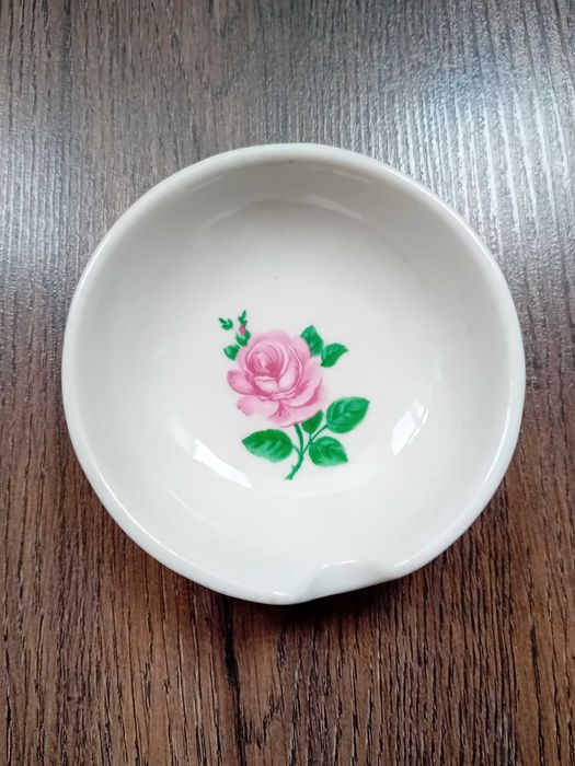 Стари  порцеланови пепелници