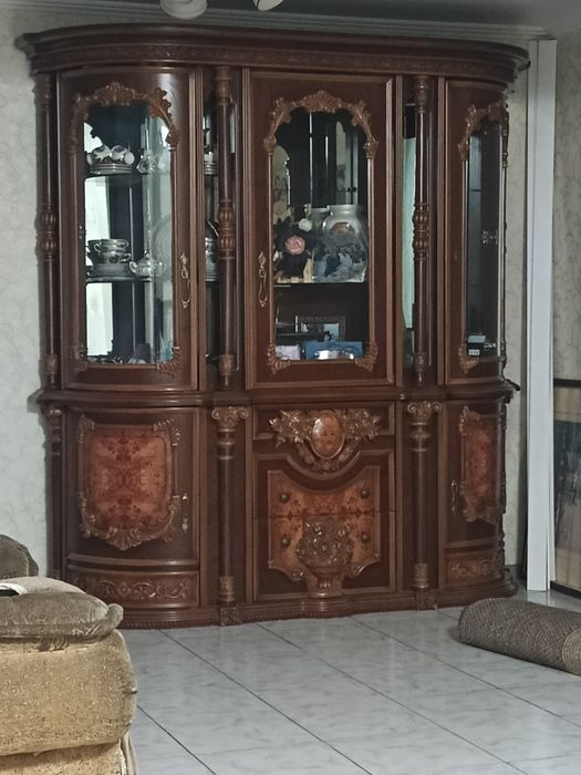 Горка ветрина для посуды