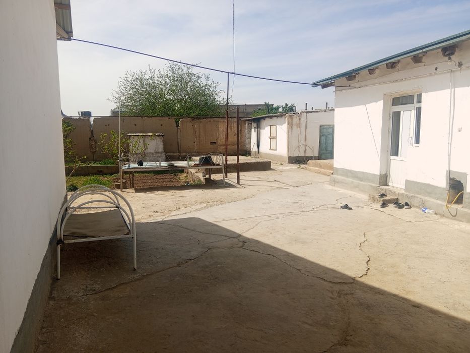 Uy sotiladi yashil dunyo bozoriga piyoda 5 minutlik yo'l