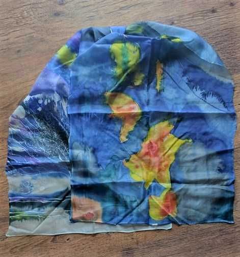 Шал, рисуван върху коприна със специални  бои. дърво на живота. любов