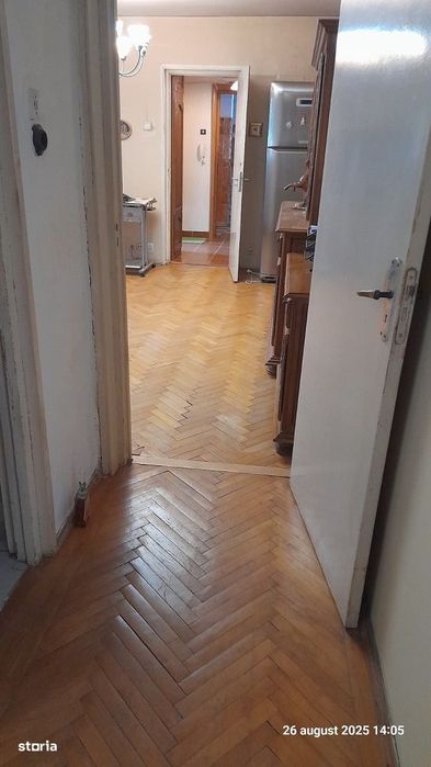Apartament 3 cam 2 balcoane metrou Lujerului. Pret Negociabil