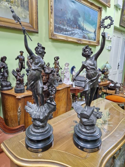 Чифт страхотни антикварни колекционерски френски фигури статуетки