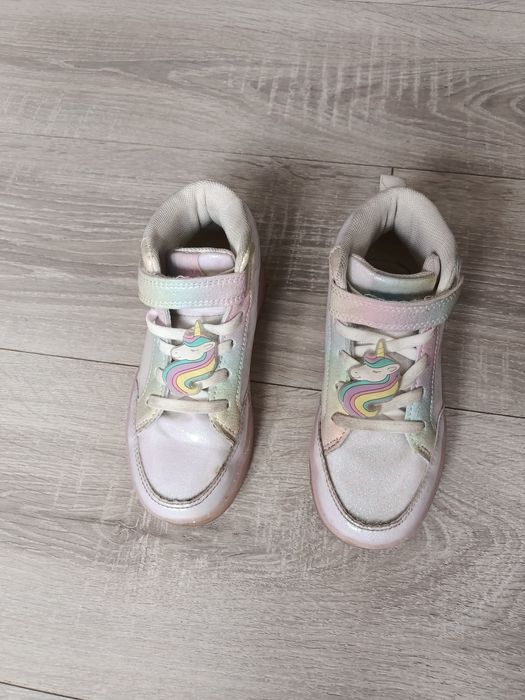 Vând adidași cu unicorni