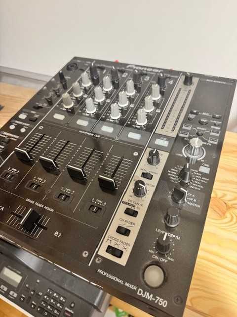 Vand Pioneer DJM-750