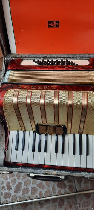 Акордеон.      Hohner Student IV