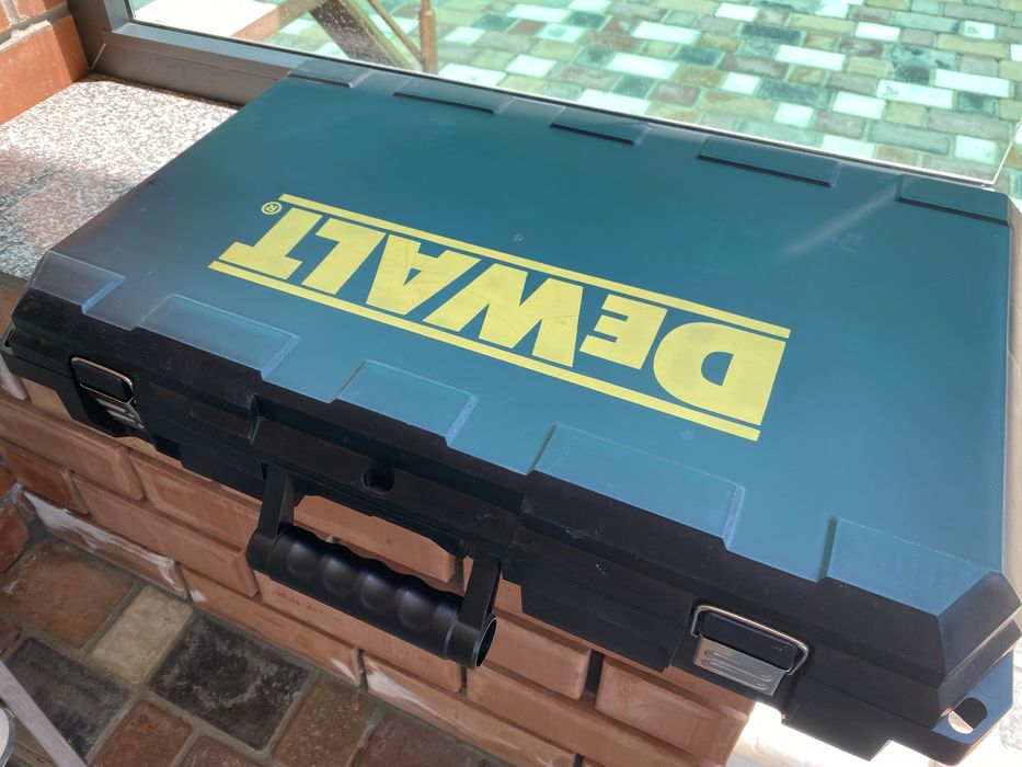 DEWALT DCH293 20V Max XR Перфоратор