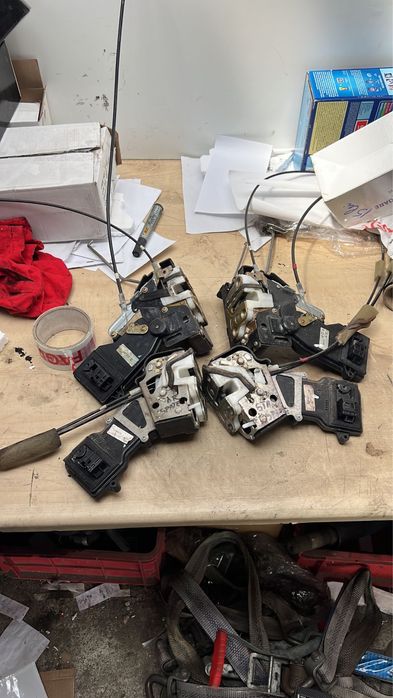 Broasca Mazda 6 Încuietoare usa butuc inchizatoare Dezmembrari Mazda