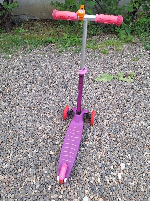 Trotineta Playtive 3 roti cu lumini