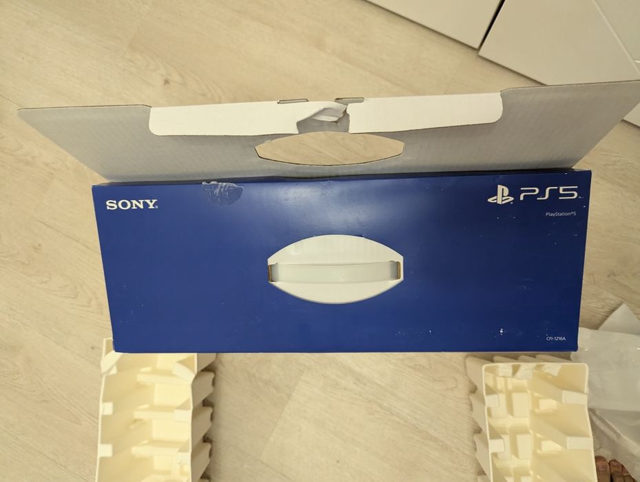 Продам Playstation 5 , совершенно новая