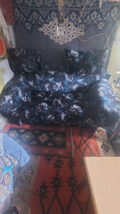 2 mese noi canapea noua 1000ron canapeaua și mese noi 350ron bucata
