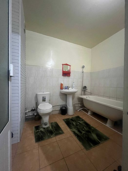 Дружбада катта йулнинг буйида кирпичный 2 хонали квартира сотилади