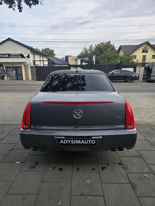 Limuzina cadillac de ville