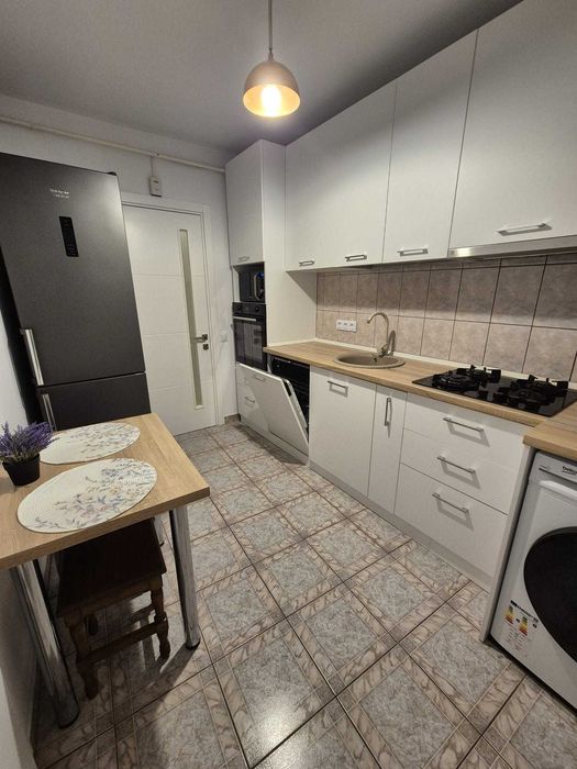 De închiriat apartament 2 camere ultracentral