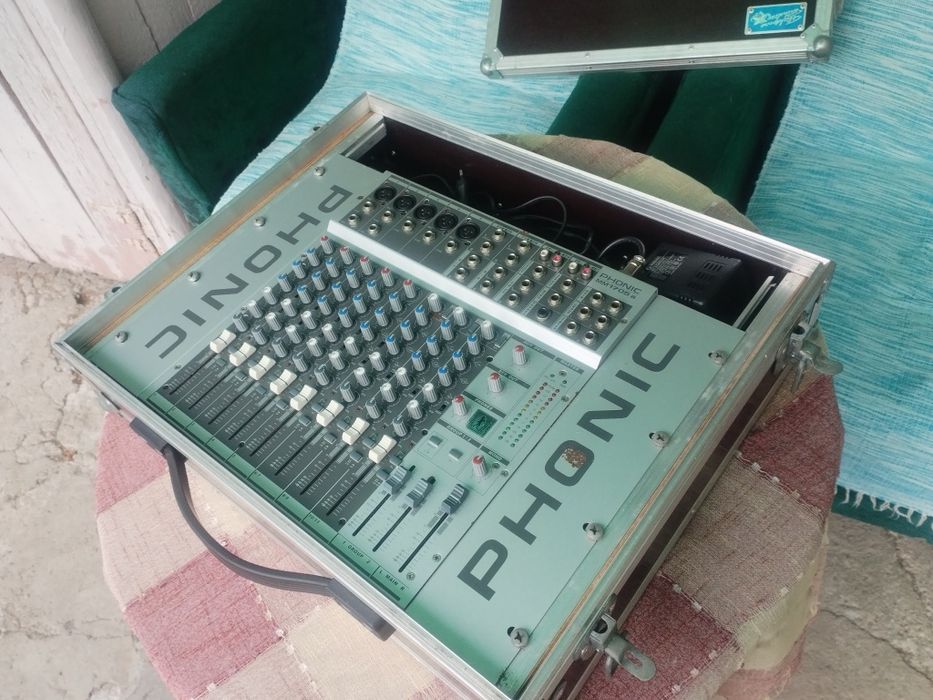Mixer Phonic  cu case