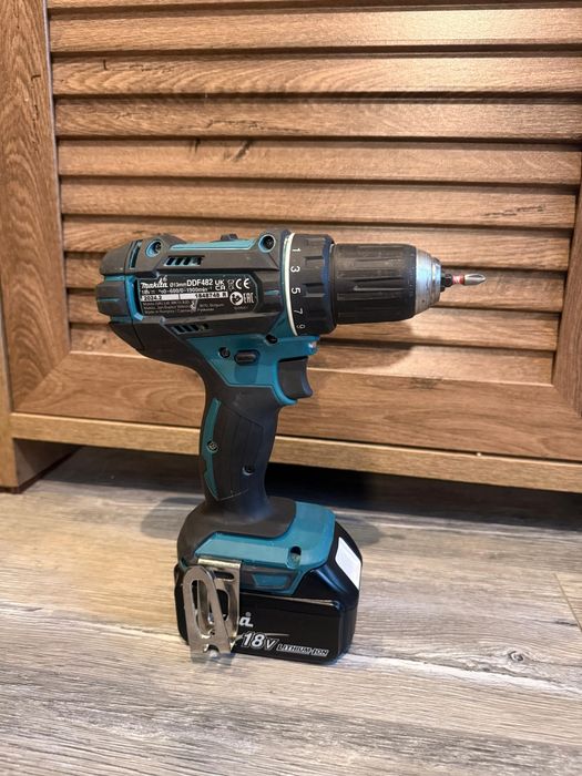Mașină de găurit / înșurubat MAKITA DDF482 – an 2024 – aproape nouă