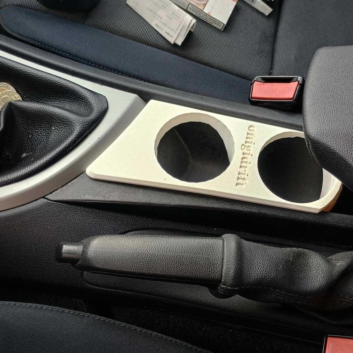 Поставка за чаши за БМВ Е87.