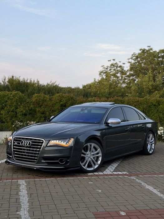 AUDI S8