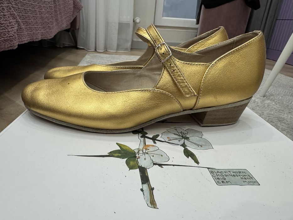 Танцевальные туфли