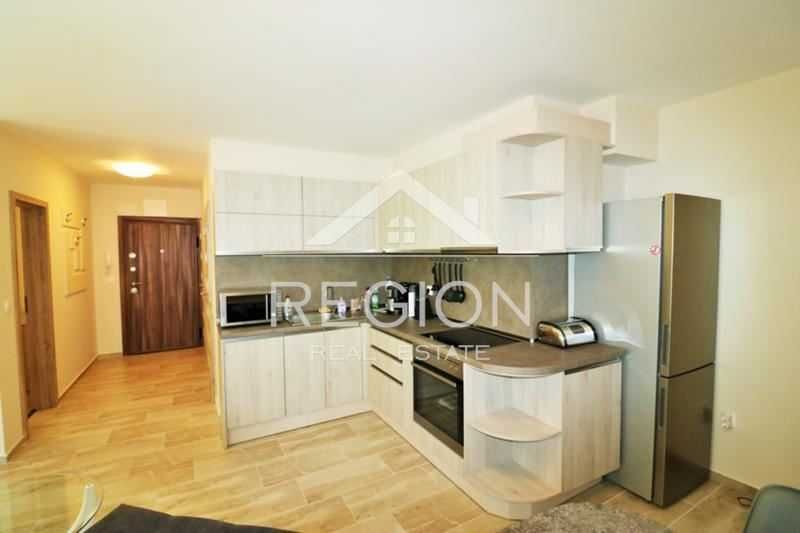 Дава се под наем Двустаен апартамент в Варна, Бриз - 55 кв.м за 351.9 € - Снимка #1