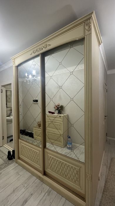 Купейный шкаф, Зеркальный шкаф