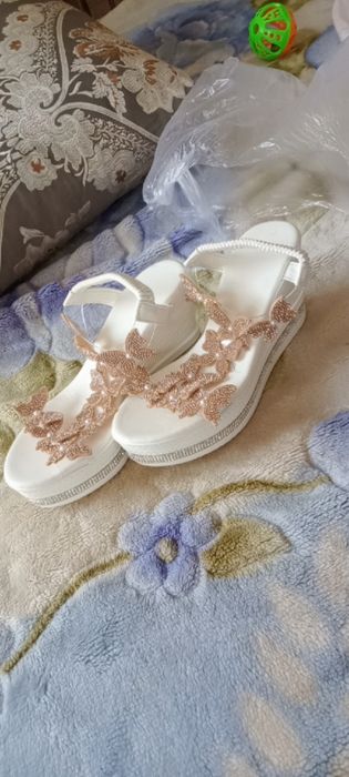 Продам стильные босоножки